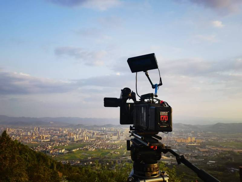 仪征市广告片拍摄公司：复古美学复兴者，重塑经典符号的现代演绎